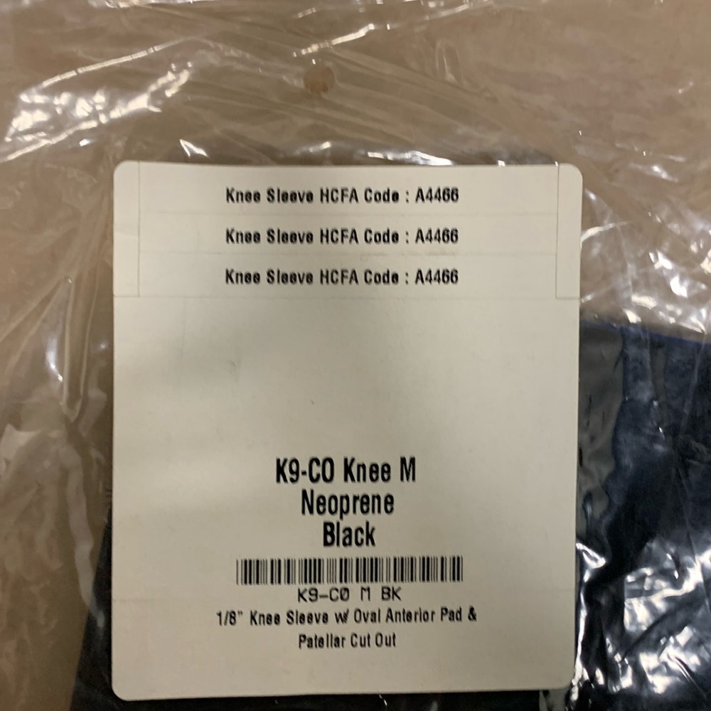 1/8” neoprene knee sleeve with patellar cutout